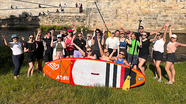 Teilnehmende der SUP-Tour an der Leine