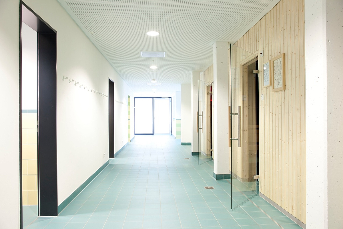 Ein Flur im Saunabereich.