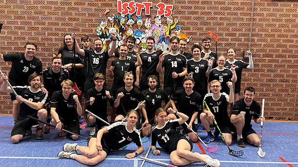 Gruppenbild der Floorballgruppe in Enschede 2026