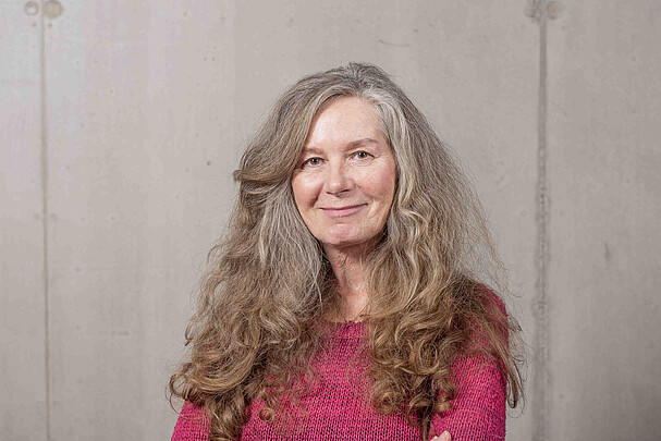 Auf dem Bild ist die Mitarbeitende Stefanie Lorey zu sehen.