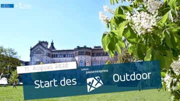 Es ist das Hauptgebäude der Leibniz Uni Hannover zu sehen. 